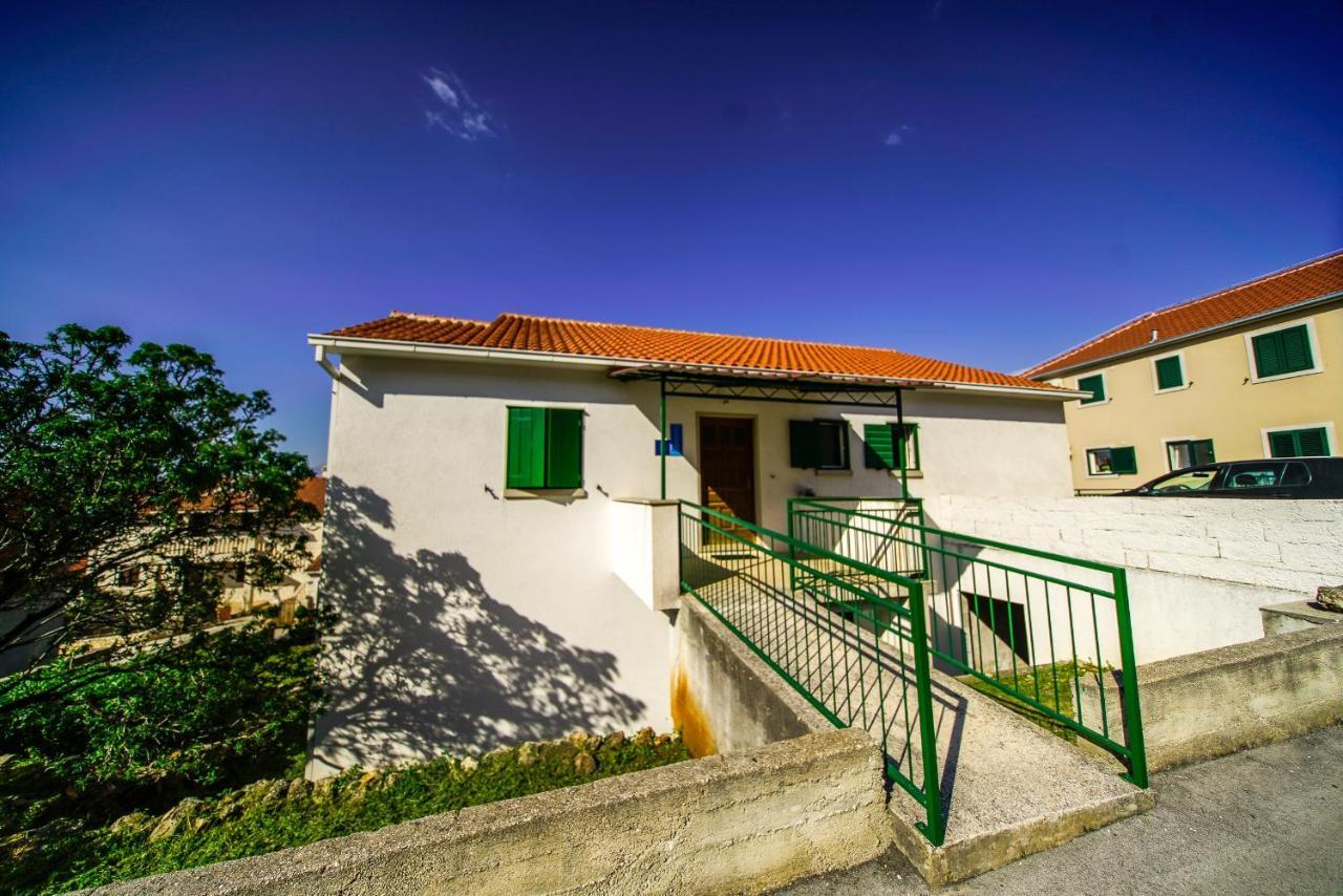 Apartments With A Parking Space Postira, Brac - 18472 Bagian luar foto
